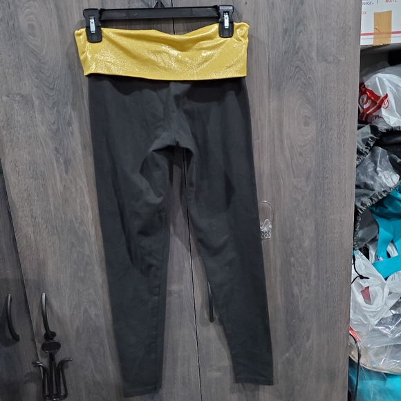 Victoria Secret PINK 3/4 Leggings Black and Gold L👀K Size S - UCF Knights Vegas - Picture 3 of 9